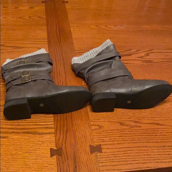 Boots - Picture 3 of 5